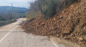 Mudanya'da yağış nedeniyle toprak kayması yaşandı