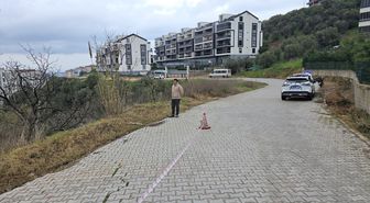 Mudanya'da yağış nedeniyle yolda kaymalar görüldü