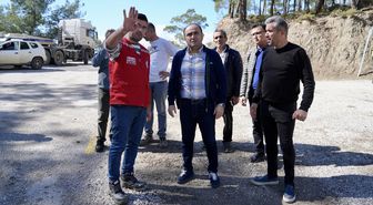 Muğla'da heyelan nedeniyle iki mahalleyi bağlayan yol ulaşıma kapandı