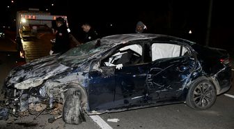 Muğla'da kaldırıma çarparak devrilen otomobildeki 2 kişi yaralandı