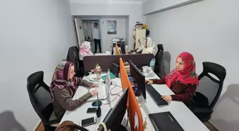 Muğlalı kadın gazeteciler Zeynep Güneş Akgün'e destek için iş yerlerine yöresel kıyafetleriyle geldi