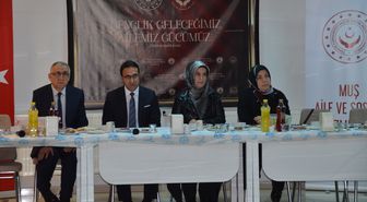 Muş'ta 'Aile ve Gençlik Fonu'ndan yararlanan çiftler iftar programında buluştu