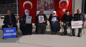 Muş'ta aileler, DEM Parti önündeki eylemlerine devam etti