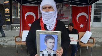 Muş'ta aileler DEM Parti önündeki eylemlerini sürdürdü