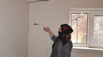 Muş'ta heyelan nedeniyle bir evde çatlaklar oluştu