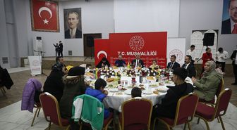 Muş Valisi Çakır, koruyucu aileler ve çocuklarla iftar yaptı