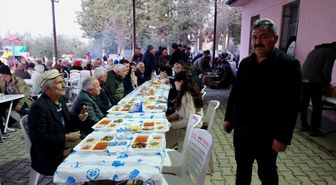 Mut'ta mahalle sakinleri iftarda bir araya geldi