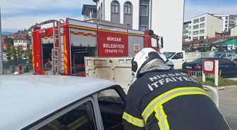 Niksar'da park halindeki otomobilde yangın sonucu hasar oluştu