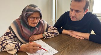 Okul hayali yarım kalınca 80 yaşından sonra okuma yazma öğrendi