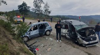 Osmaniye'de otomobil ile hafif ticari aracın çarpıştığı kazada 6 kişi yaralandı