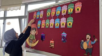 Rize ve Ordu'da öğrenciler okul ve sınıflarını ramazan için süsledi