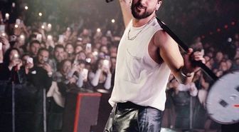 Rus şarkıcı ve şarkı yazarı Jony, Türkiye'deki ilk solo konserini verdi