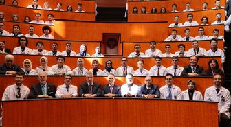 Sağlık Bakanı Memişoğlu Tıp Bayramı'nda hekim adaylarıyla buluştu
