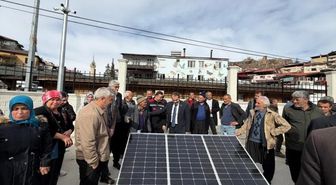 Saimbeyli'de göçer hayvancılık yapanlara güneş enerjisi paneli dağıtıldı