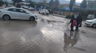 Samandağ ilçesinde sağanak hayatı olumsuz etkiledi
