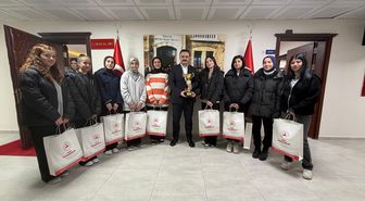 Şampiyon futsal takımı Kale Kaymakamı Batı'yı ziyaret etti