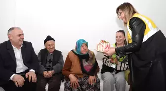 Samsun Büyükşehir Belediyesi ekipleri 74 yaşındaki kadının doğum gününü kutladı
