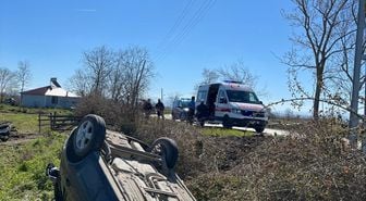 Samsun'da direğe çarpıp devrilen otomobilin sürücüsü yaralandı