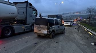 Samsun'da freni boşalan tırın 4 araca çarpması sonucu 6 kişi yaralandı