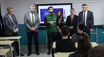Samsun'da 'İlk Dersim Yeşilay' projesi kapsamında öğrencilere farkındalık eğitimi verildi