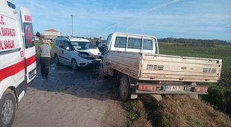 Samsun'da kamyonetle hafif ticari aracın çarpıştığı kazada sürücüler yaralandı
