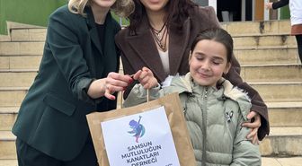 Samsun'da kırsal kesimde yaşayan çocuklara bayramlık hediye edildi