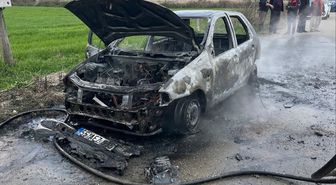 Samsun'da seyir halindeyken yanan otomobil kullanılamaz hale geldi