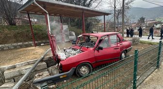 Samsun'da tel çite çarpıp tarlaya giren otomobildeki 3 kişi yaralandı