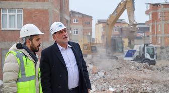 Samsun'un Canik ilçesinde depreme dayanıksız 741 binanın yıkımı sürüyor