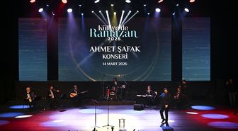 Sanatçı Ahmet Şafak, 'Külliye'de Ramazan' etkinliklerinde konser verdi