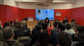 Sanatçı Ayşegül Aldinç, imza etkinliğinde okurlarıyla bir araya geldi