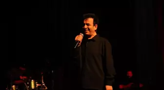 Sanatçı Oğuz Aksaç Erciş'te konser verdi