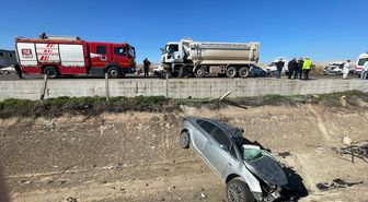 Şanlıurfa'da kamyonla çarpışan otomobilin sürücüsü öldü