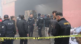 Şanlıurfa'da otomotiv deposunda çıkan yangın söndürüldü