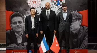 Satranç oyuncuları Ediz Gürel ile Van Foreest arasındaki özel maç başladı