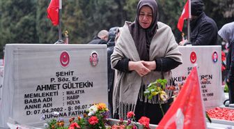 Şehit aileleri, bayramın ilk gününde İstanbul'da kabirleri ziyaret etti