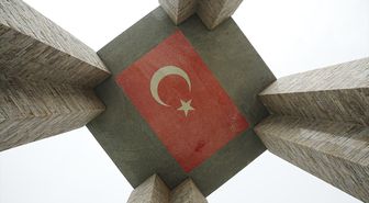 Şehitler Abidesi'nde Çanakkale Deniz Zaferi'nin 111. yıl dönümü dolayısıyla tören düzenlendi
