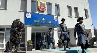 Selçuklu sultanlarının türbesinde jandarma personeli 'saygı nöbeti' tutuyor