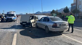 Seydişehir'de trafik kazasında 2 kişi yaralandı