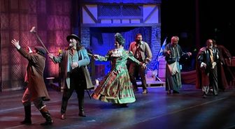 Shakespeare eseri 'Windsor'un Şen Kadınları' müzikal olarak izleyiciyle buluştu
