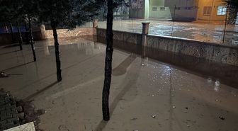 Siirt'in Kurtalan ilçesinde sağanak etkili oldu