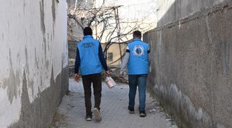 Siirt'te belediye ekipleri 103 aileye sıcak yemek ulaştırıyor