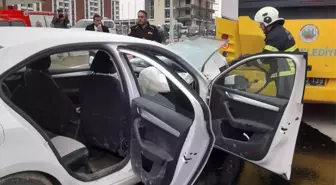 Siirt'te belediye otobüsüne arkadan çarpan otomobildeki 3 kişi yaralandı