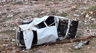 Siirt'te devrilen otomobildeki 3 kişi yaralandı