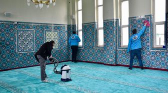 Siirt'te yangında zarar gören cami ibadete açıldı