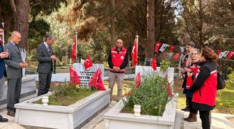 Sinop'ta Aile ve Sosyal Hizmetler İl Müdürlüğü personelinden şehitlik ziyareti