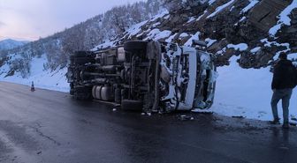 Şırnak'ta devrilen kamyondaki 2 kişi yaralandı