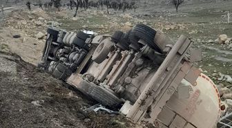 Şırnak'ta devrilen tankerin sürücüsü yaralandı