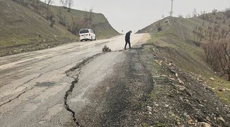 Şırnak'ta yağış nedeniyle belde yolunda çökme meydana geldi