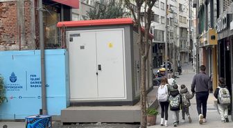 Şişli'de İBB'nin yola taşıdığı trafoya esnaftan tepki